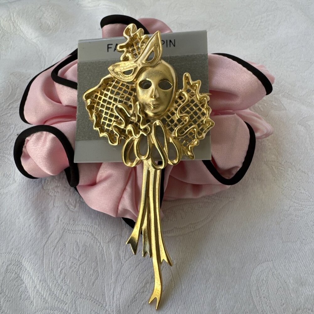 Venetian Mask 4" Large Vintage 80's Casual Corner Signed Gold Tone Brooch NEW
